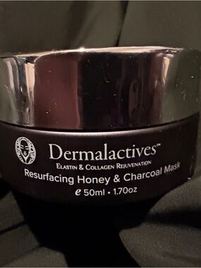 Dermalactives Resurfacing Honey & Charcoal Mask